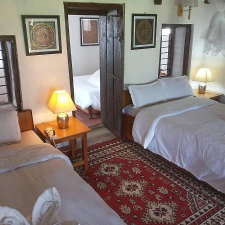 Lake Boutique Hotel Pokhara Bagian luar foto